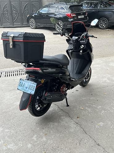 рашителный бачок: Макси-скутер Yamaha, 200 куб. см, Бензин, Новый — 2