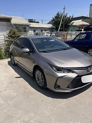 tesla model 3: Toyota Corolla: 2022 г., 1.8 л, Вариатор, Гибрид, Седан — 6