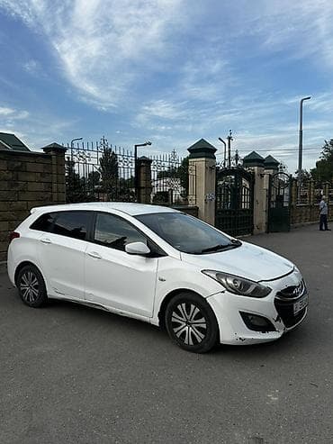 Унаа: Hyundai i30: 2016 г., 1.6 л, Кол менен иштөөчү, Бензин, Универсал — 2