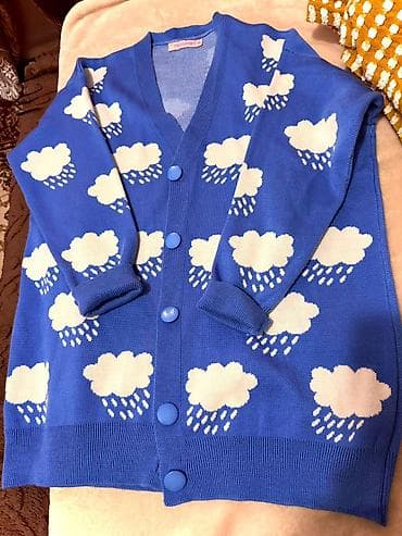 Новый Яркий кардиган с узором «тучи и дождик». - Цвет: насыщенный at lalafo.kg Новый Яркий кардиган с узором «тучи и дождик». - Цвет: насыщенный