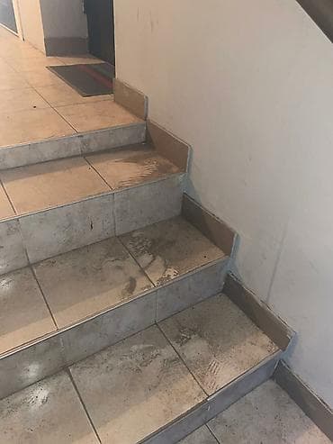 ищу уборщица: Требуется уборщица для подъезда . Одно подъездный дом. Район — 1