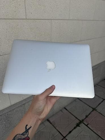 Apple MacBook Air 13" - Диагональ экрана: (матрица с глянцевым