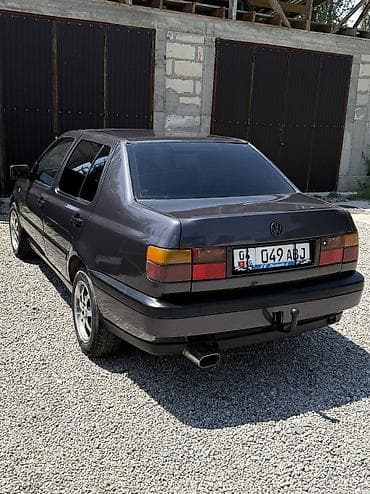 Volkswagen Vento: 1993 г., 2 л, Механика, Бензин, Седан — 9