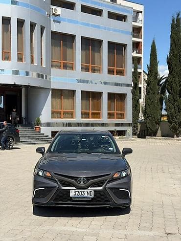 leksus is: Toyota Camry: 2023 г., Седан — 3