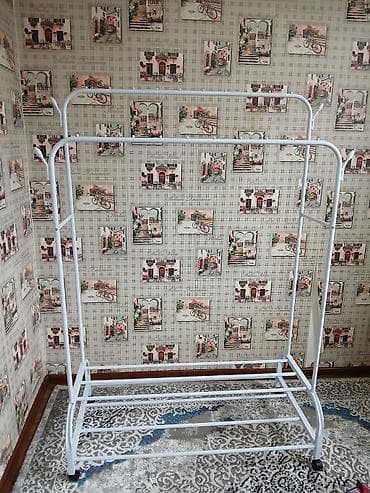 вешалка для одежды стоячая: Напольная вешалка-стойка для одежды на колесиках - Две параллельные — 2