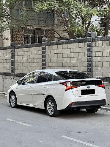 byd e2 2019: Toyota Prius: 2019 г., 1.8 л, Автомат, Гибрид, Хэтчбэк — 2