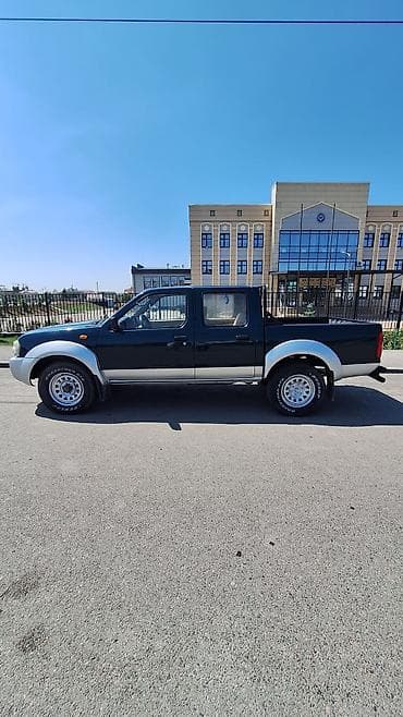 Nissan Navara: 2015 г., 2.4 л, Механика, Бензин, Пикап — 1