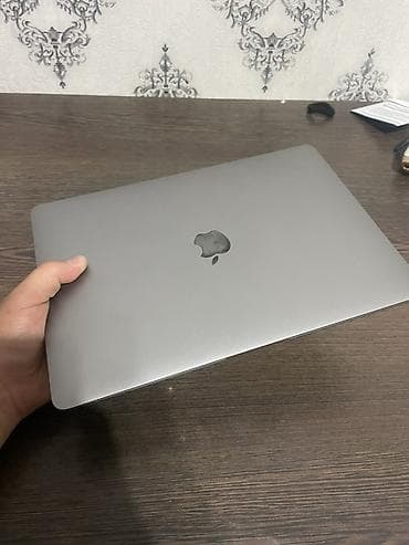 телевизор ч б: Apple MacBook Air 13.3" (Retina 2560×1600), чип Apple M1, 8 ГБ ОЗУ — 1
