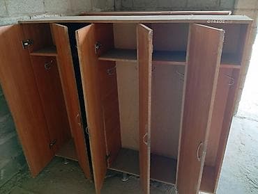 Продаю буу шкаф состоянии норм чуть ремонт требуятса Цена 2500сом — 2