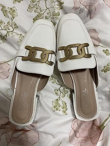 Женские мюли белого цвета с декоративной цепью - Тип: мюли/слипоны