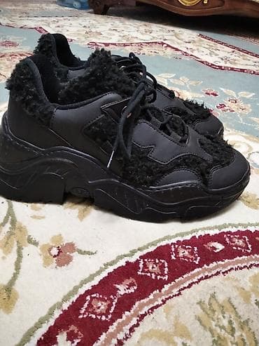 Мужская обувь: Продаю тёплые кроссовки 38 размера в очень хорошем состоянии — 1