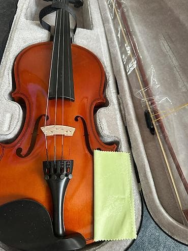 Музыкальные инструменты: Продаётся скрипка!!!🎻🎻🎻 Цвет коричневый и есть белый.🟠⚪ Новая размер — 2