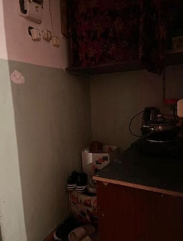 дом с мансардой: Комната в квартире/общежитии. - Просторная прямоугольная комната с — 5