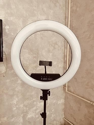 проектор benq: Кольцевая LED‑лампа F‑450 с держателем для смартфона и штативом — 1