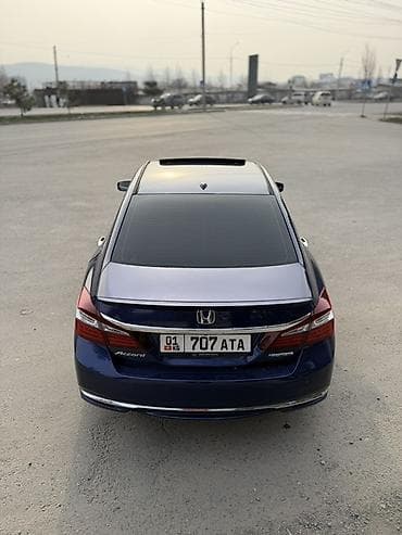 экономичный авто: Honda Accord: 2017 г., 2 л, Вариатор, Гибрид, Седан — 4
