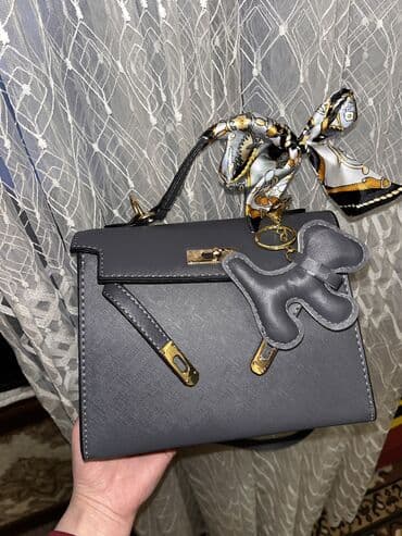 Моюн орогучтар, палантиндер: Сумка-тоут серого цвета с верхней ручкой и жесткой формой — 4