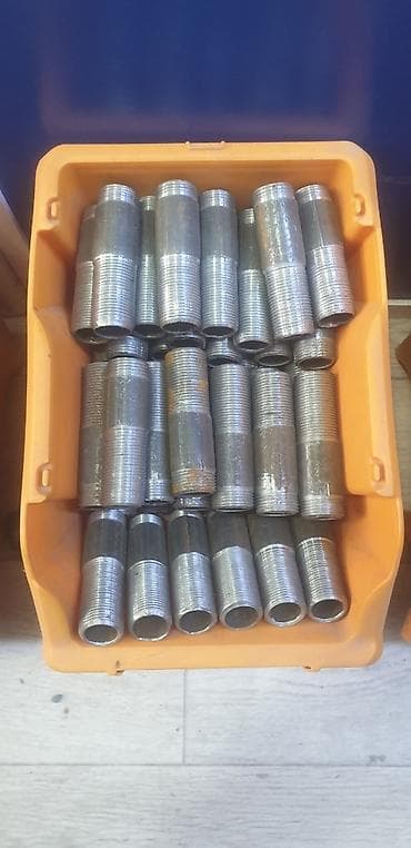 крайник сантехника: Изогнутая металлическая труба с резьбой на одном конце. Подходит для — 7