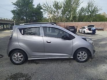 машина chevrolet gruze 2012: Chevrolet Spark: 2012 г., 1 л, Автомат, Бензин, Хэтчбэк — 6