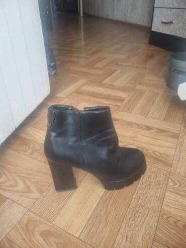 Спецодежда: Женские ботильоны на высоком устойчивом каблуке, 2 пары. 1) Пара 1 — 7