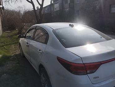 Транспорт: Kia Rio: 2017 г., 1.4 л, Автомат, Бензин, Седан — 1
