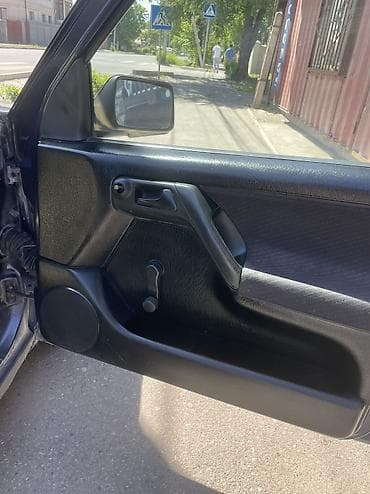 Продажа авто: Volkswagen Golf: 1994 г., 1.6 л, Механика, Бензин, Хэтчбэк — 7