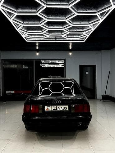 Audi 100: 1993 г., Седан