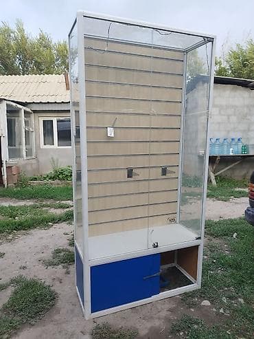 Витрина торговая со стеклянными стенками и нижним закрытым модулем — 2