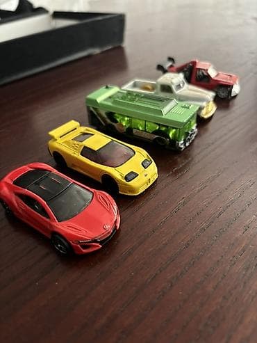 third edition solution: Набор металлических машинок (масштаб около 1:64), 5 штук. В — 2