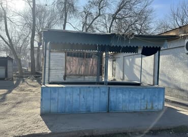 Уличный торговый киоск с прилавком и навесом - Формат: металлический