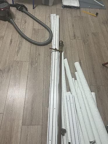 крючок для штор: Все за 400 сом Карниз для штор с настенными кронштейнами. - Материал — 2