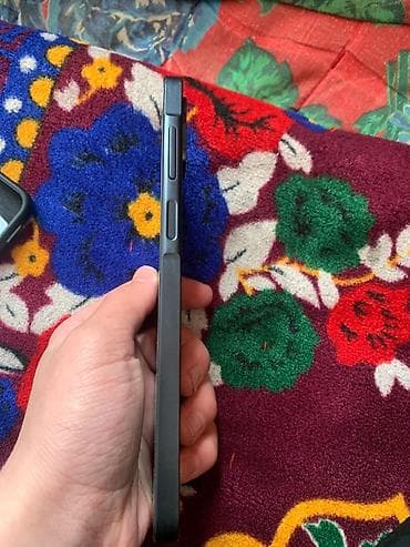 lg q6: Смартфон (черный корпус) - Плоские грани, компактный тонкий корпус. - — 4