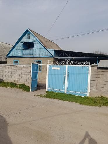 Дом с большим двором и навесом - Кирпичный/блочный дом с мансардным