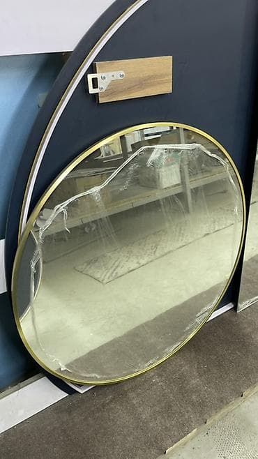 продам зеркало бу: Круглое настенное зеркало с подсветкой и тонкой алюминиевой рамкой — 1