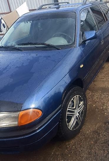 королла версо 2005: Opel Astra F Caravan (универсал), синего цвета. Кузов и экстерьер: - — 3