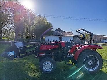 купить трактор джон дир: Продаётся компактный колесный трактор красного цвета с установленным — 2