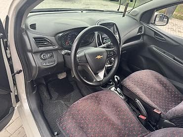 спарк 1: Chevrolet Spark: 2017 г., 1 л, Автомат, Бензин, Хэтчбэк — 5