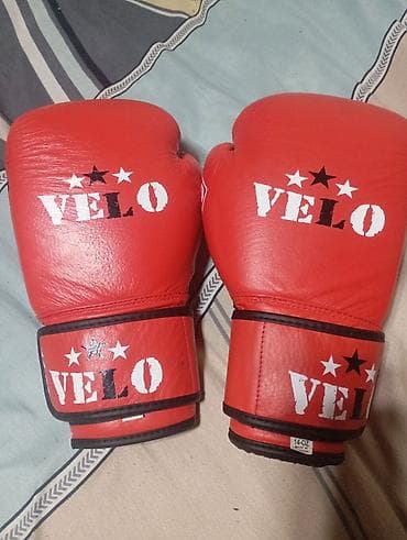Спорт и хобби: Боксерские перчатки VELO, красные, 14 oz Продаю срочно дёшево — 1