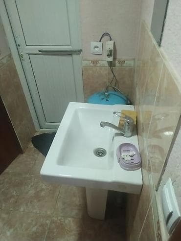 2 бөлмө, Кыймылсыз мүлк агенттиги, Жарым -жартылай эмереги бар