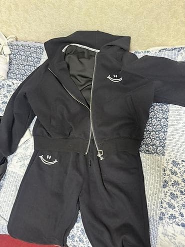 Атайын кийим: Набор женской одежды (4 предмета) 1) Вязаный свитер молочного цвета с — 2