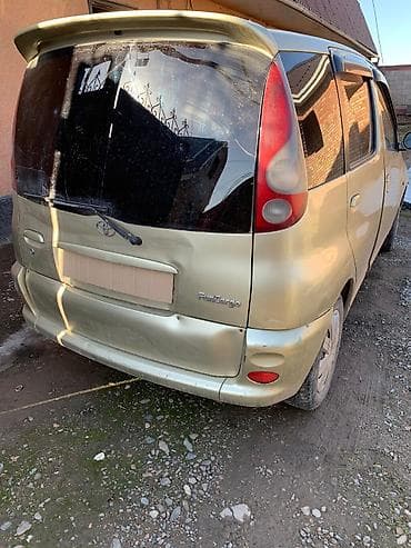 Toyota Funcargo: 2000 г., 1.5 л, Автомат, Бензин, Седан