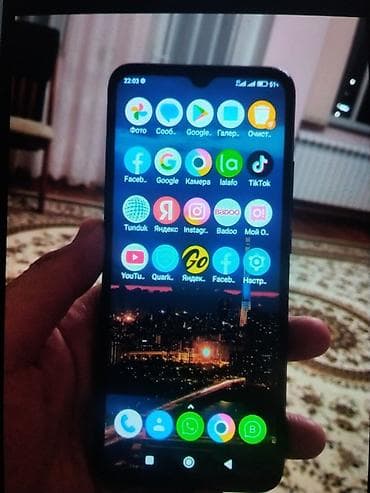 iphone 4: Смартфон POCO (серия C/M, модель с каплевидным вырезом экрана) — 1