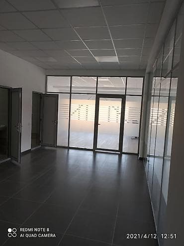 Офисные помещения с перегородками из стекла - Планировка