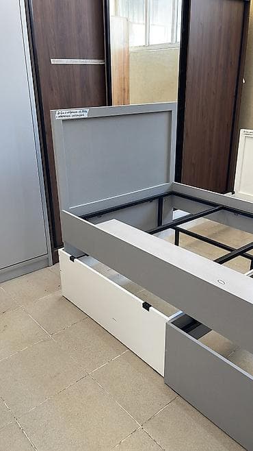 Кровати: Односпальная кровать 190*90см с фабричным матрасом “Эсал”. Основание — 8