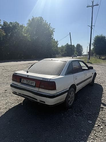 Унаа: Mazda 626: 1991 г., 2.2 л, Кол менен иштөөчү, Бензин, Хетчбек — 4