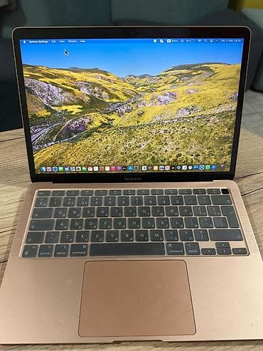 macboo: MacBook Air 13.3" (Retina 2560×1600), цвет Gold. Чип Apple M1 — 1