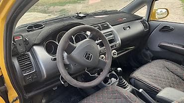 Продажа авто: Honda Fit: 2005 г., 1.3 л, Механика, Бензин, Хэтчбэк — 5