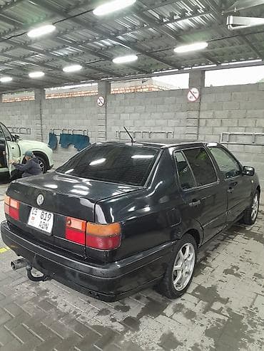 Volkswagen Vento: 1993 г., 1.8 л, Механика, Бензин, Седан — 5