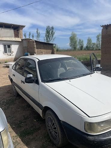 Унаа: Volkswagen Passat: 1988 г., 1.8 л, Кол менен иштөөчү, Бензин, Седан — 2