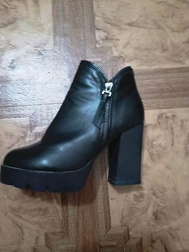 Женская обувь: Продам 38 размер, но маломерят на 37. За счет платформы их можно — 1