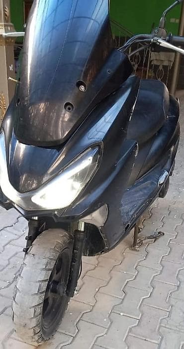 hyundai excavator: Скутер городского класса, черный цвет. Характеристики и особенности — 3